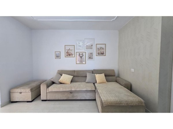 Tirane, jepet me qera apartament 2+1+Ballkon Kati 6, 111 m² 800 € 