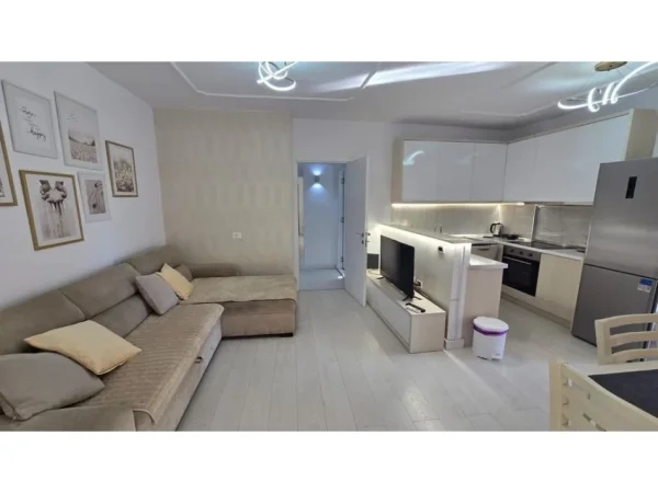 Tirane, jepet me qera apartament 2+1+Ballkon Kati 6, 96 m² 800 € (Selvia)