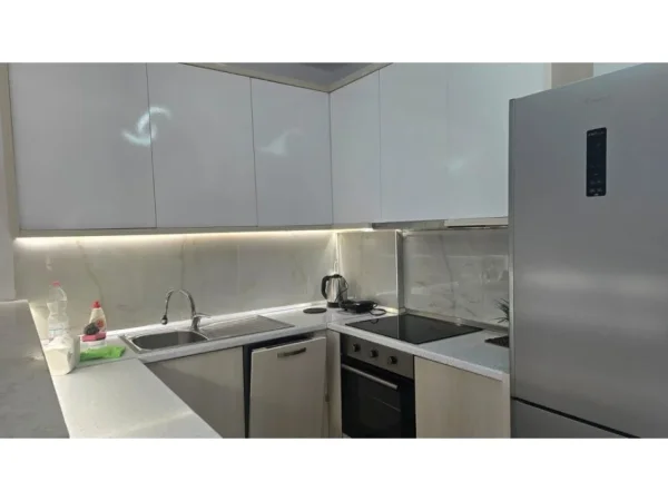 Tirane, jepet me qera apartament 2+1+Ballkon Kati 6, 96 m² 800 € (Selvia)