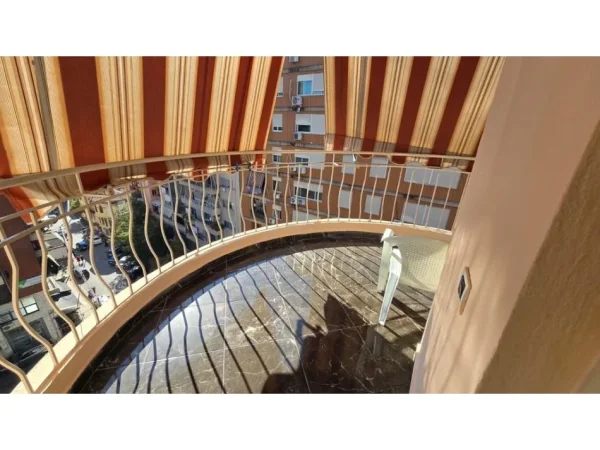 Tirane, jepet me qera apartament 2+1+Ballkon Kati 6, 96 m² 800 € (Selvia)