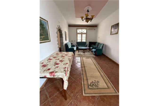 Vlore, jepet me qera apartament 2+1 Kati 0, 80 m² 350 € (Prane Kishes Ortodokse - Rruga Fiqirete Musta, Vlorë)