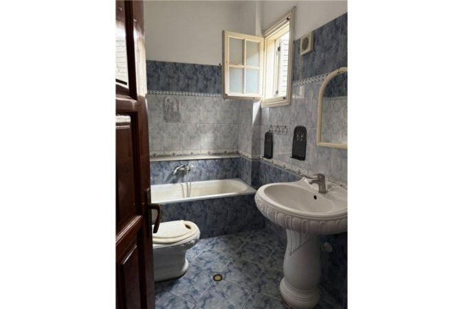 Vlore, jepet me qera apartament 2+1 Kati 0, 80 m² 350 € (Prane Kishes Ortodokse - Rruga Fiqirete Musta, Vlorë)
