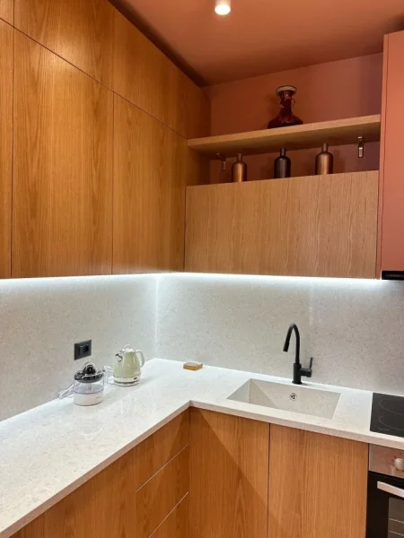 Tirane, jepet me qera apartament 1+1+Ballkon Kati 12, 76 m² 900 € (Ish Ekspozita)