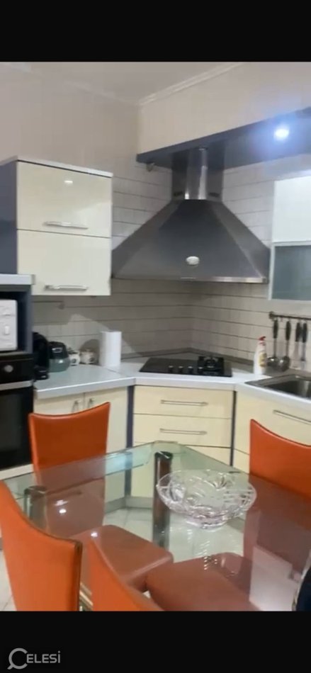 Tirane, jepet me qera apartament 3+1+Ballkon Kati 8, 130 m² 1.000 € (QENDER)