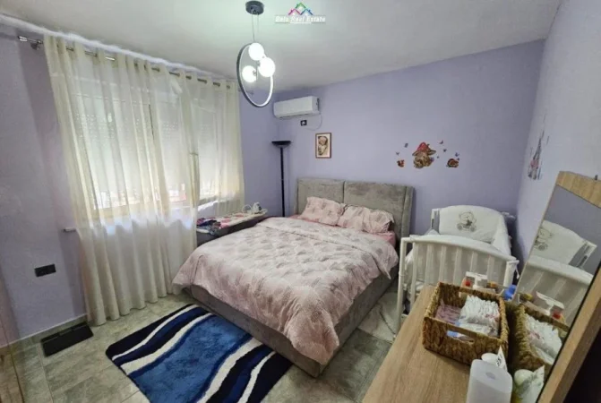 Tirane, jepet me qera apartament 1+1+Ballkon Kati 2, 60 m² 550 € (BRRYLI)