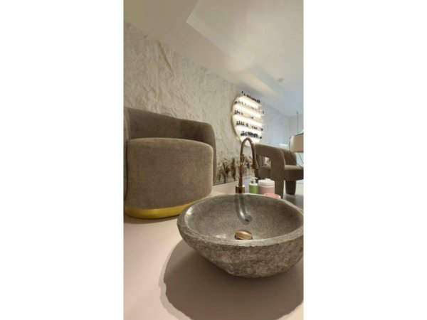 Tirane, jepet me qera ambjent biznesi Kati 0, 12 m² 250 € (Jordan Misja)