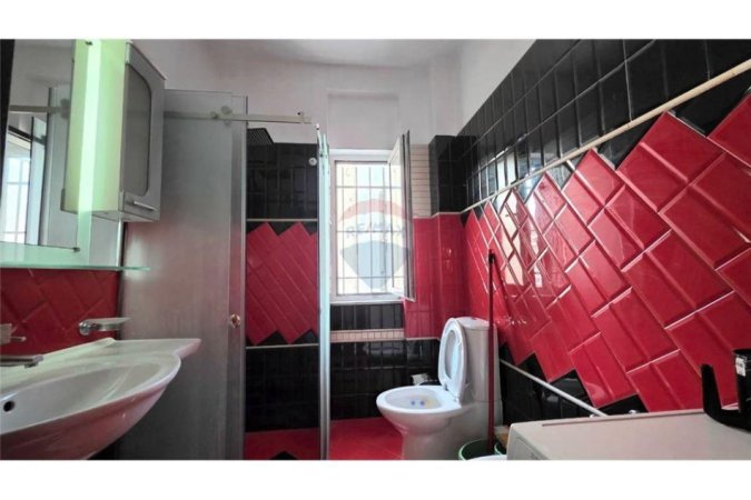 Vlore, jepet me qera apartament 2+1 , 117 m² 400 € (Rr.Laze Malo Rruga Avni Rustemi, Vlorë)