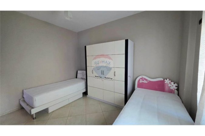 Vlore, jepet me qera apartament 2+1 , 117 m² 400 € (Rr.Laze Malo Rruga Avni Rustemi, Vlorë)