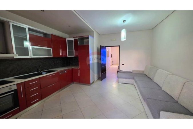 Vlore, jepet me qera apartament 2+1 , 117 m² 400 € (Rr.Laze Malo Rruga Avni Rustemi, Vlorë)