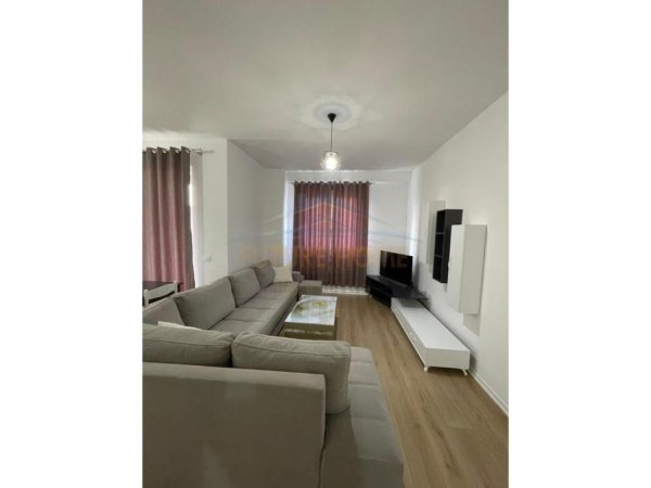 Tirane, jap me qera apartament 2+1+Ballkon Kati 5, 125 m² 650 € (YZBERISHT)