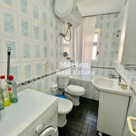 Tirane, jepet me qera apartament 2+1 Kati 2, 80 m² 650 € (Rruga Fortuzi)