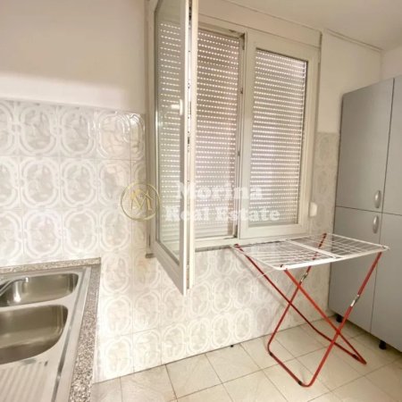 Tirane, jepet me qera apartament 2+1 Kati 2, 80 m² 650 € (Rruga Fortuzi)