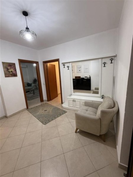 Tirane, jepet me qera apartament 2+1+Ballkon Kati 3, 100 m² 450 € (KINOSTUDIO)