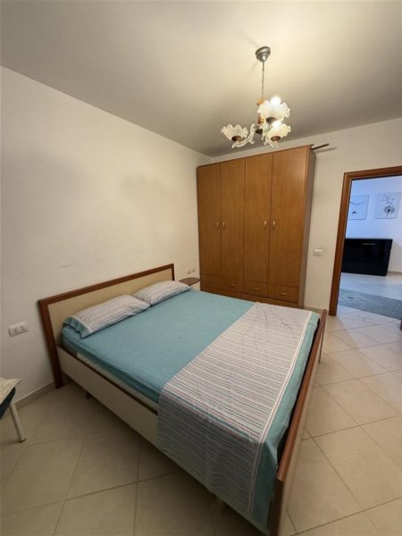 Tirane, jepet me qera apartament 2+1+Ballkon Kati 3, 100 m² 450 € (KINOSTUDIO)