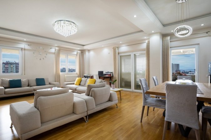 Tirane, shitet apartament+verande | Penthouse 3+1+Aneks+Ballkon Kati 6, 275 m² 336.000 € (Rruga Shefqet Kuka)