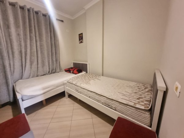 Tirane, jepet me qera apartament 2+1 Kati 8, 450 € 