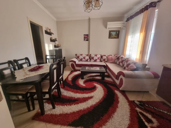 Tirane, jepet me qera apartament 2+1 Kati 8, 450 € 