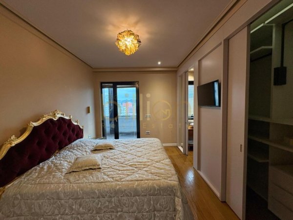 Tirane, shitet 2+1+Ballkon , 190 m² (Qender)