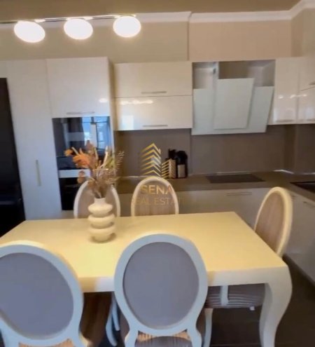 Tirane, jepet me qera apartament 2+1+Ballkon Kati 6, 112 m² 1.000 € (Rruga Bilal Sina)