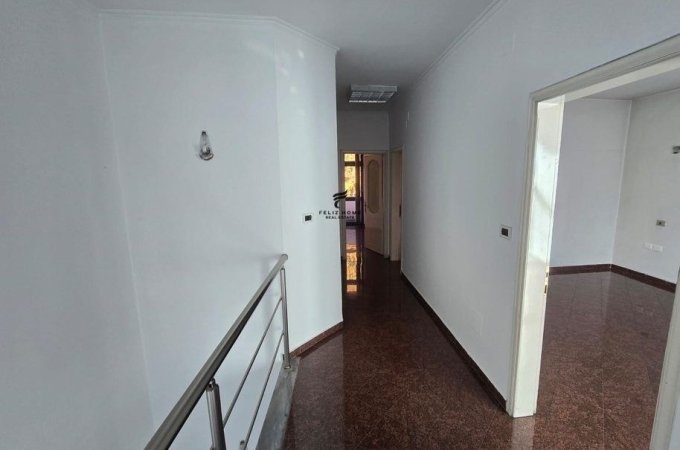 Tirane, jepet me qera ambjent biznesi Kati 1, 290 m² (RRUGA MYSLYM SHYRI)