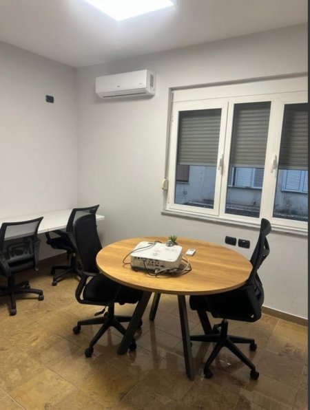 Tirane, jepet me qera ambjent biznesi Kati 4, 1.500 € (BLLOKU)