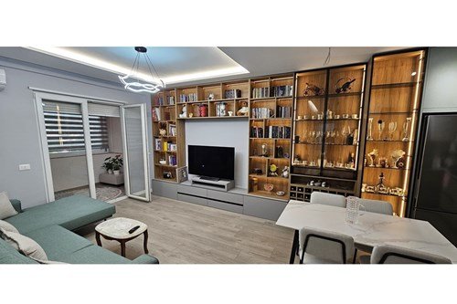 Tirane, shitet apartament 2+1+Ballkon Kati 1, 105 m² 210.000 € (Rezidenca Matrix)