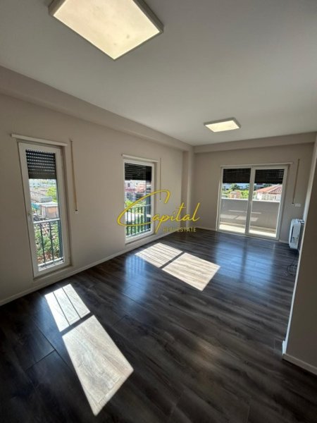 Tirane, shitet apartament 2+1 Kati 1, 88 m² 210.000 € (ISH STACIONI TRENIT)