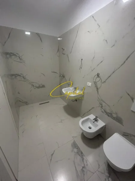 Tirane, shitet apartament 2+1 Kati 1, 88 m² 210.000 € (ISH STACIONI TRENIT)
