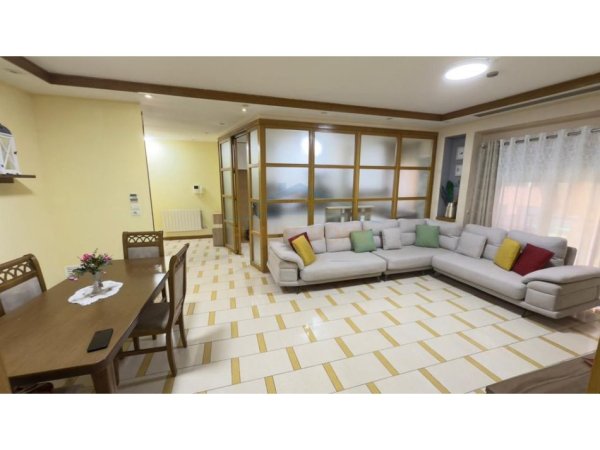 Tirane, jap me qera apartament 3+1+Ballkon Kati 3, 153 m² 1.500 € (RRUGA E BARRIKADAVE)