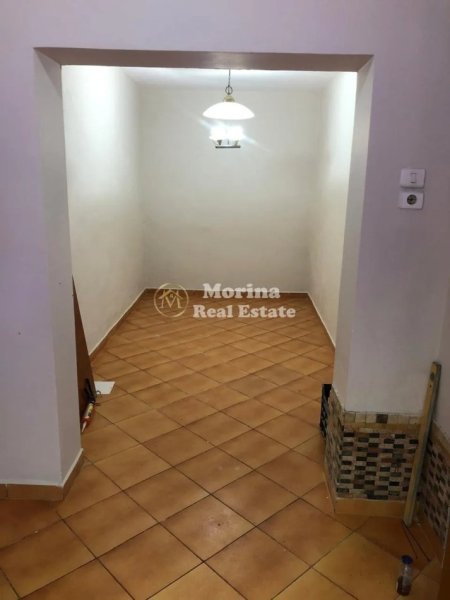 Tirane, jepet me qera ambjent biznesi Kati 1, 65 m² 700 € (Ali Demi)