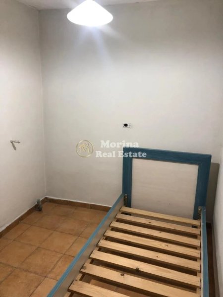 Tirane, jepet me qera ambjent biznesi Kati 1, 65 m² 700 € (Ali Demi)