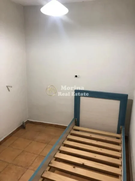Tirane, jepet me qera ambjent biznesi Kati 1, 65 m² 700 € (Ali Demi)