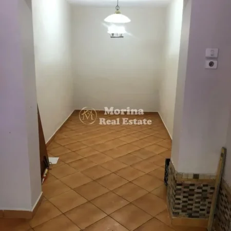 Tirane, jepet me qera ambjent biznesi Kati 1, 65 m² 700 € (Ali Demi)