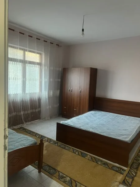 Tirane, jepet me qera apartament 1+1 Kati 1, 90 m² 400 € (Laprak)