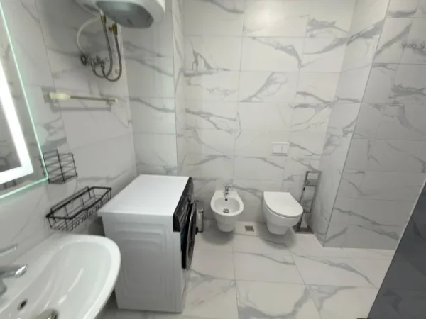 Tirane, jepet me qera apartament 2+1 Kati 2, 450 € 