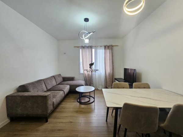 Tirane, jepet me qera apartament 2+1 Kati 8, 100 m² 700 € (ISH FUSHA E AVIACIONIT)