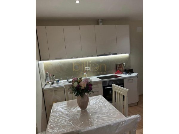 jepet me qera 2+1 , 80 m² 550 € (Bulevardi Bajram Curri)