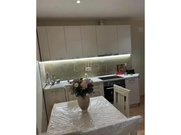 jepet me qera 2+1 , 80 m² 550 € (Bulevardi Bajram Curri)