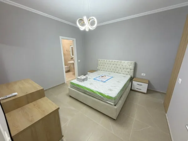 Tirane, jepet me qera apartament 2+1 Kati 4, 1.100 € 