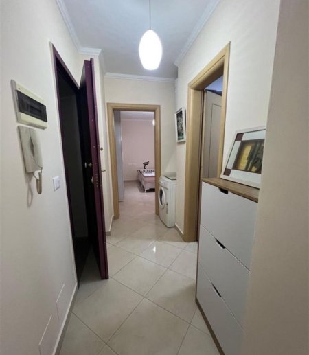 Tirane, jepet me qera apartament 1+1 Kati 8, 70 m² 480 € (ASTIR)