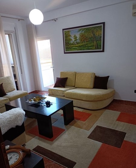 Tirane, jepet me qera apartament 1+1 Kati 5, 90 m² 500 € (Don Bosko)