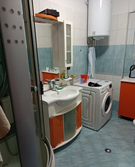 Tirane, jepet me qera apartament 1+1 Kati 5, 90 m² 500 € (Don Bosko)