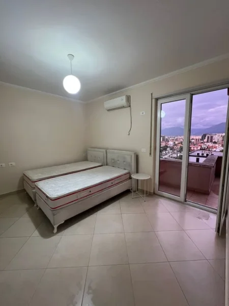 Tirane, jepet me qera apartament 1+1+Ballkon Kati 8, 115 m² 480 € (astir)