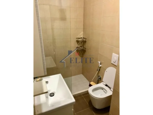 Tirane, jepet me qera apartament 1+1+Ballkon Kati 4, 60 m² 550 € (Fusha e Ali Demit)