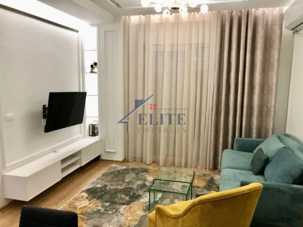 Tirane, jepet me qera apartament 1+1+Ballkon Kati 4, 60 m² 550 € (Fusha e Ali Demit)