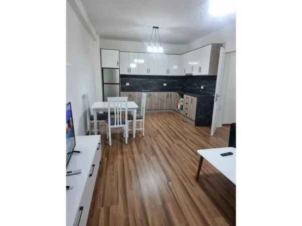 Tirane, shitet apartament 1+1+Ballkon Kati 7, 72 m² 109.000 € (UNAZA E RE)