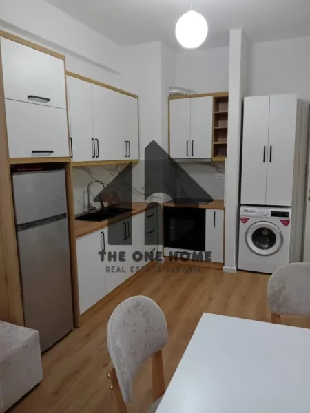 Tirane, jepet me qera apartament 1+1+Ballkon Kati 5, 68 m² 450 € (Ali Demi)