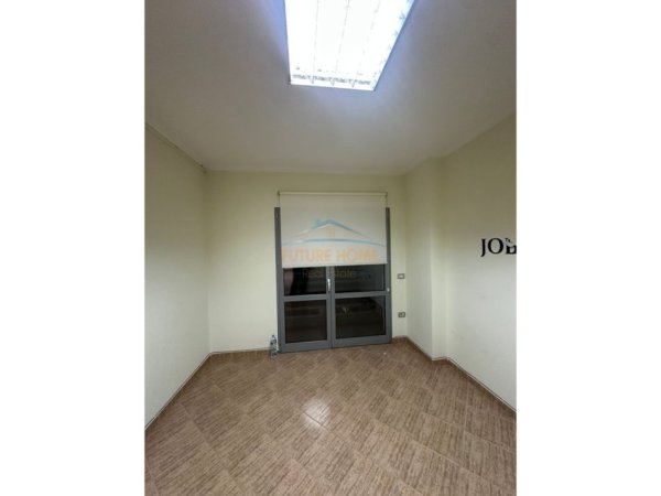 Tirane, jepet me qera zyre Kati 6, 105 m² 900 € (ZOGU I ZI)