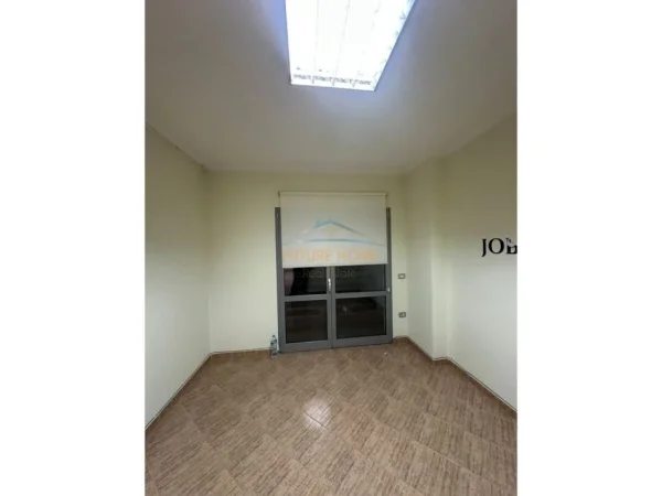 Tirane, jepet me qera zyre Kati 6, 105 m² 900 € (ZOGU I ZI)