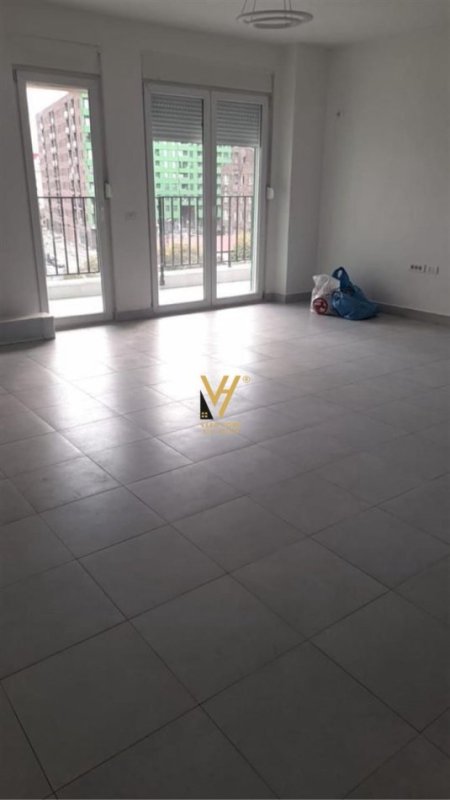 Tirane, jepet me qera apartament 3+1+Ballkon Kati 3, 130 m² 450 € (5 MAJI)